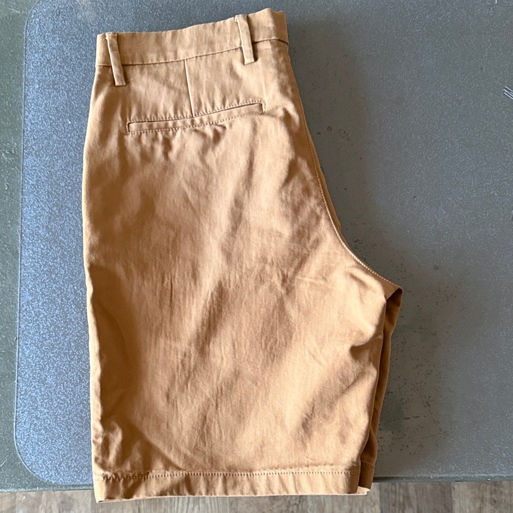 Old Navy Men's Tan Flat Front Shorts Size 30